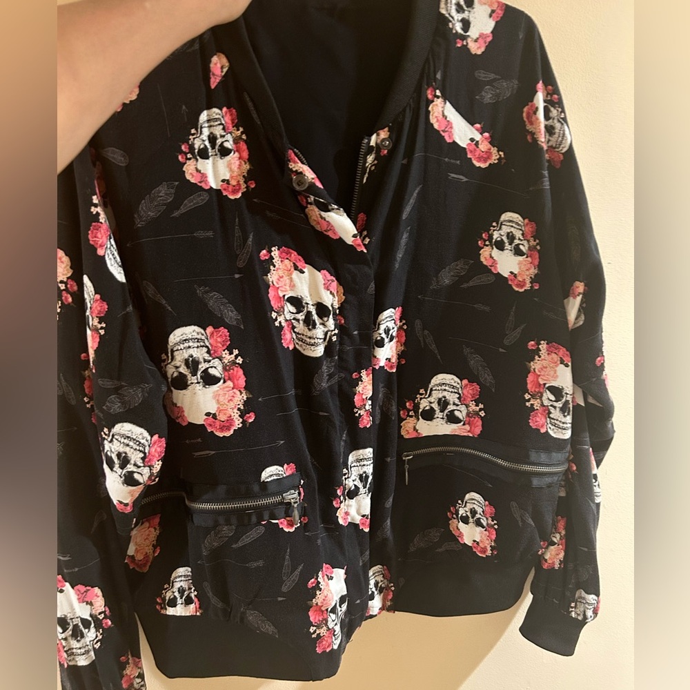 Lrg Torrid Blk Wht Pink Skull Rose Floral Reversible Bomber Jacket